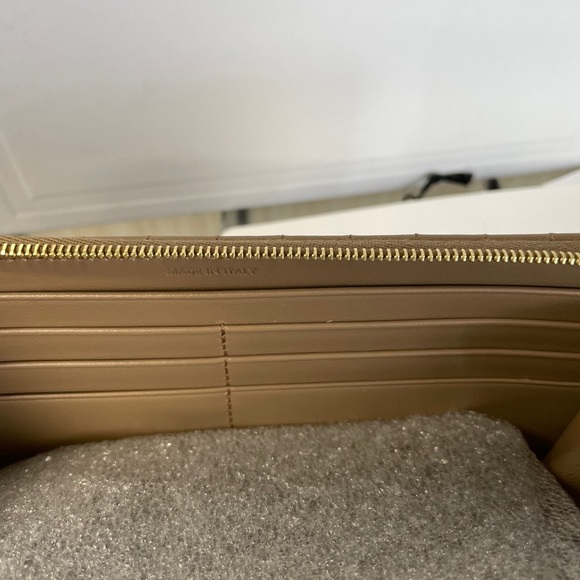 Celine women’s zippered wallet - Picture 10 of 15